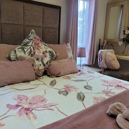 Beautiful 2 Bedroom Caravan, Holiday Park Tenby Saint Florence 외부 사진