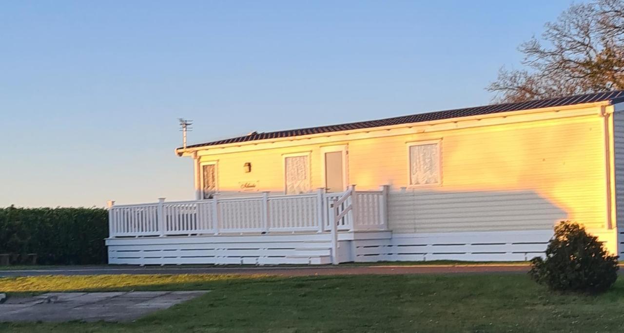 Beautiful 2 Bedroom Caravan, Holiday Park Tenby Saint Florence 외부 사진