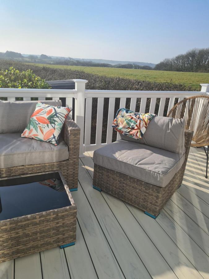 Beautiful 2 Bedroom Caravan, Holiday Park Tenby Saint Florence 외부 사진