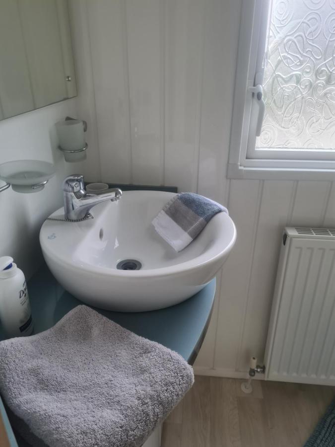 Beautiful 2 Bedroom Caravan, Holiday Park Tenby Saint Florence 외부 사진