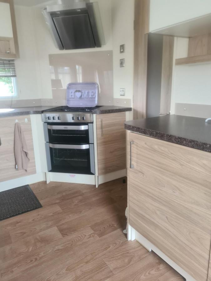 Beautiful 2 Bedroom Caravan, Holiday Park Tenby Saint Florence 외부 사진