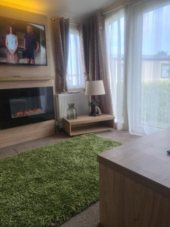 Beautiful 2 Bedroom Caravan, Holiday Park Tenby Saint Florence 외부 사진