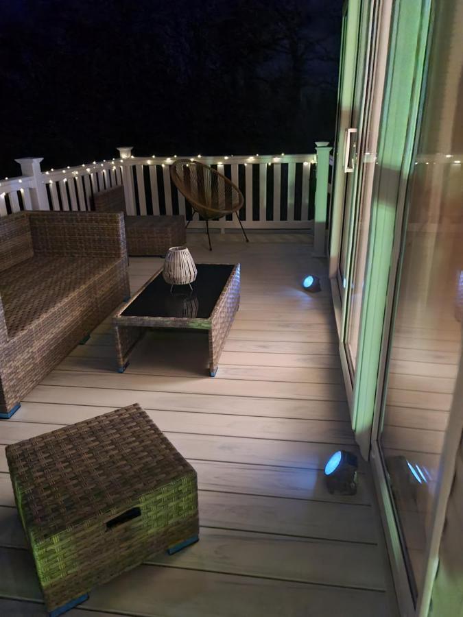 Beautiful 2 Bedroom Caravan, Holiday Park Tenby Saint Florence 외부 사진