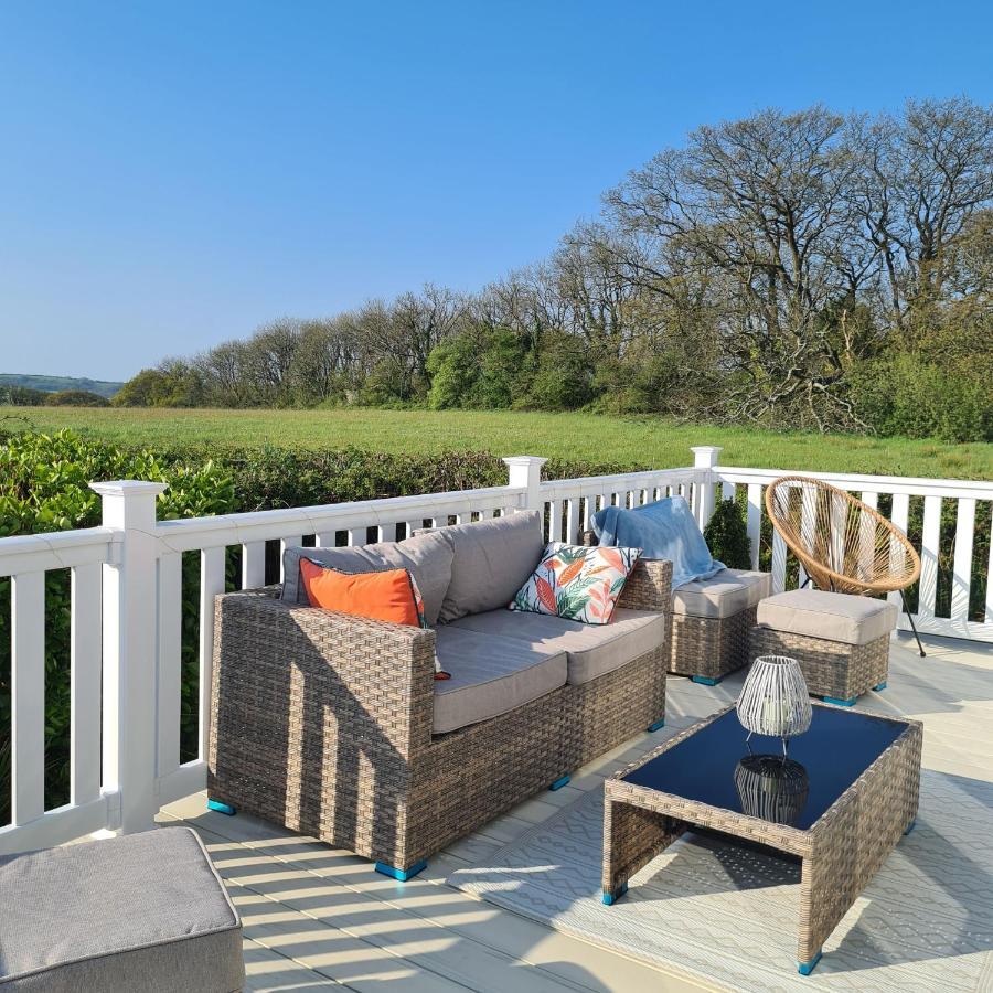 Beautiful 2 Bedroom Caravan, Holiday Park Tenby Saint Florence 외부 사진