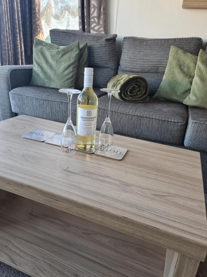 Beautiful 2 Bedroom Caravan, Holiday Park Tenby Saint Florence 외부 사진
